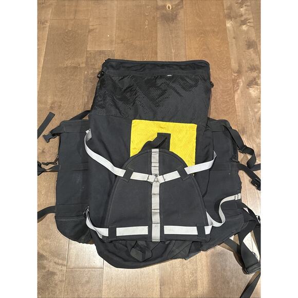 True North Firefly Wildland Backpack | Black | Firefighting Gear | 2500 cu in - Picture 3 of 4